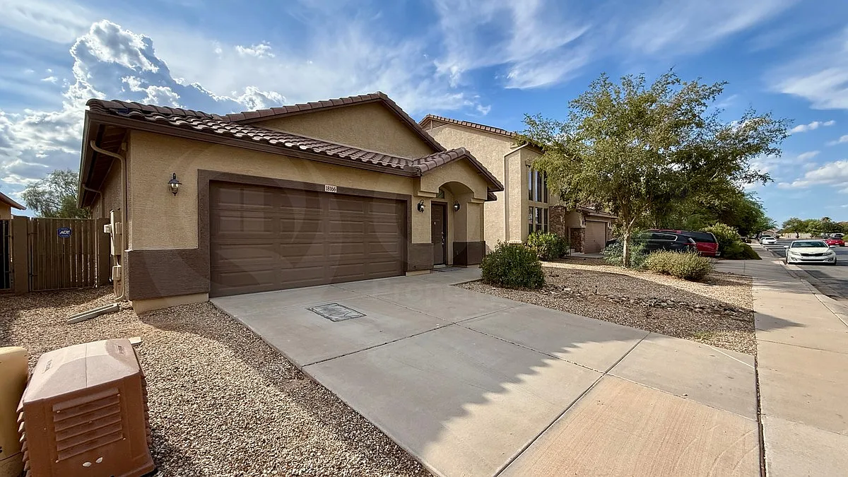 3 bed, 2.0 bath, 1812 sqft, $1,875 — Photo 2