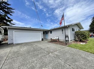 3381 Ridgeway Dr, Reedsport, OR 97467