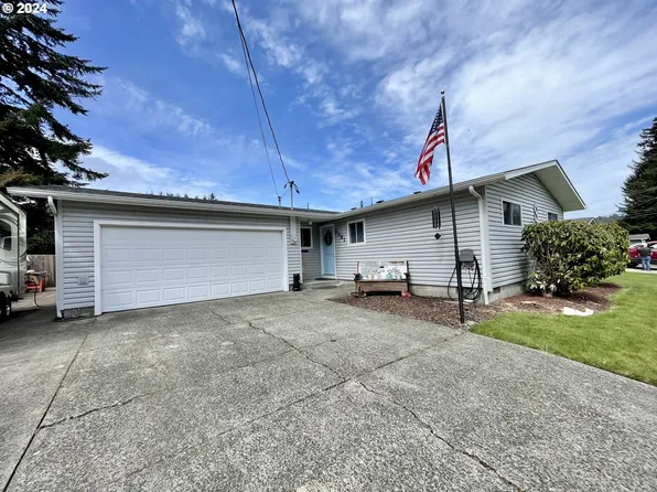 3381 Ridgeway Dr, Reedsport, OR 97467