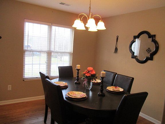 4th image of 101 Thornhill Ct
