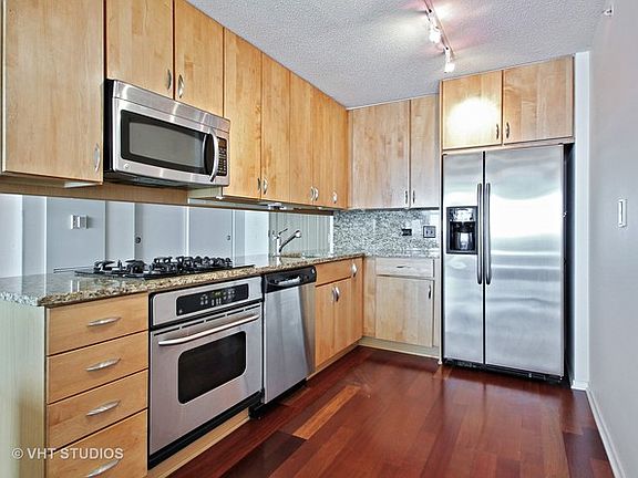 4th image of 9715 Woods Dr Unit 1409