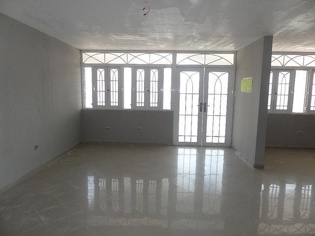 2nd image of R23 Calle 24