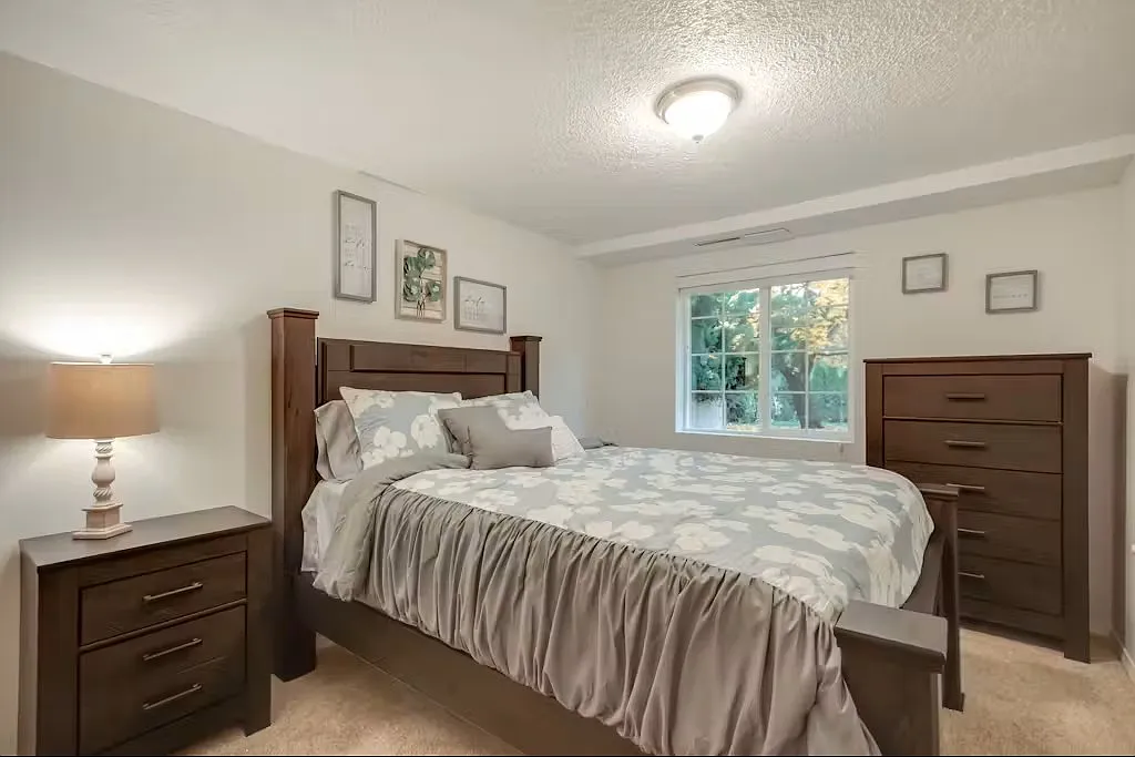 4 bed, 1840 sqft, $700 — Photo 1