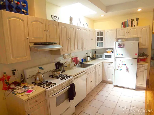 Rented by City Connections Realty | media 10