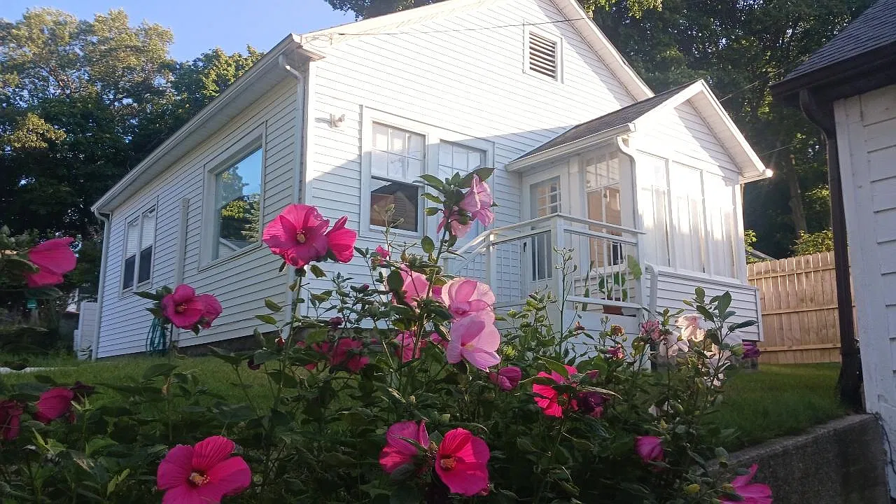2 bed, 700 sqft, $1,400 — Photo 2