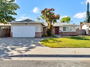 190 W Holland Ave, Clovis, CA 93612