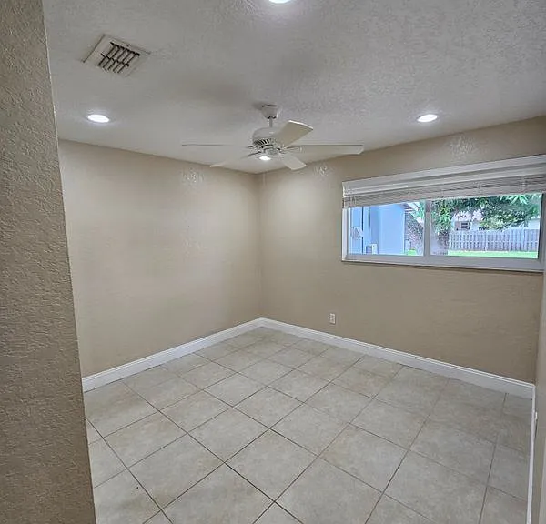 2660 NE 18th St #2660 — Photo 5