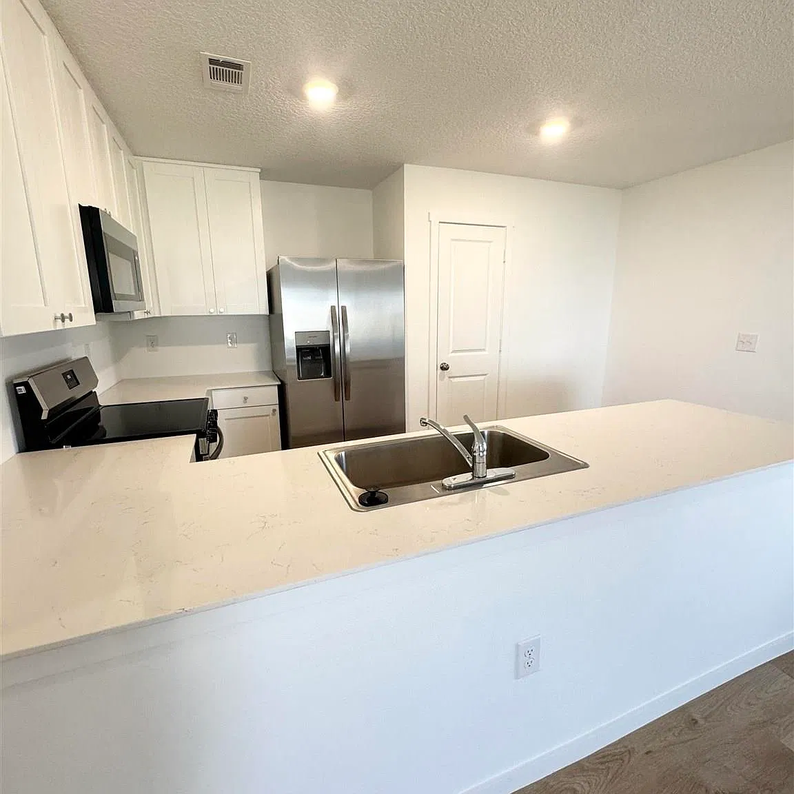 4 bed, 1668 sqft, $2,200 — Photo 4