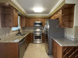 855 Moraga Dr APT 3, Los Angeles, CA 90049