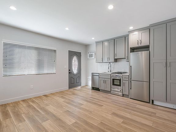 5th image of 2343 Miramar St