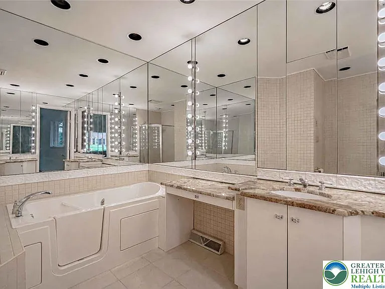3608 S Highland St — Photo 50