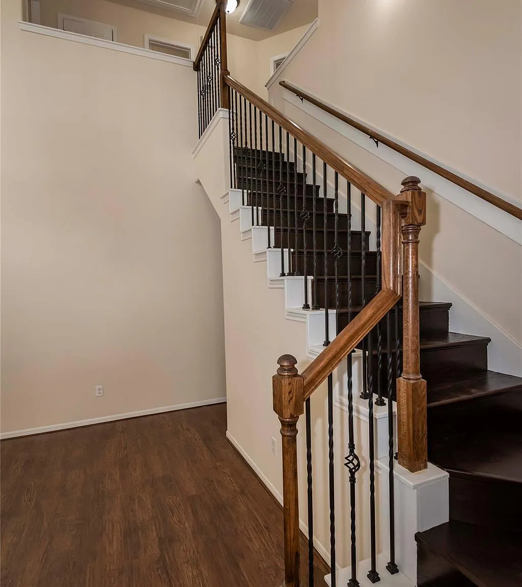 4 bed, 2.5 bath, 2016 sqft, $2,199 — Photo 4
