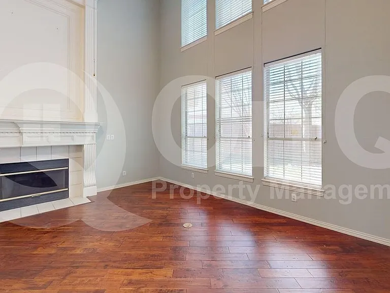 4513 Saint James Dr — Photo 7