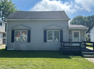 23076 Melrose Ave, Eastpointe, MI 48021