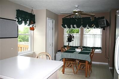 5th image of 977 Pine Tree Ct