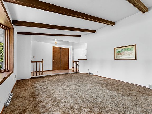 5th image of 5025 Luxemburg Rd