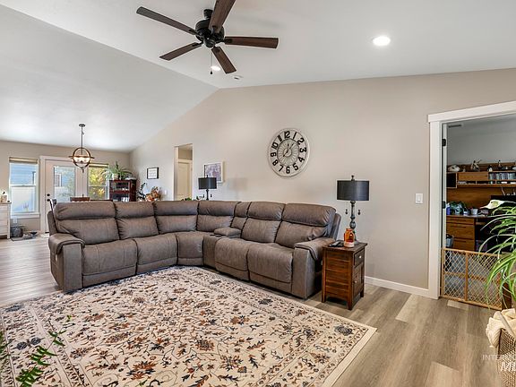 4th image of 607 Cheri Ct