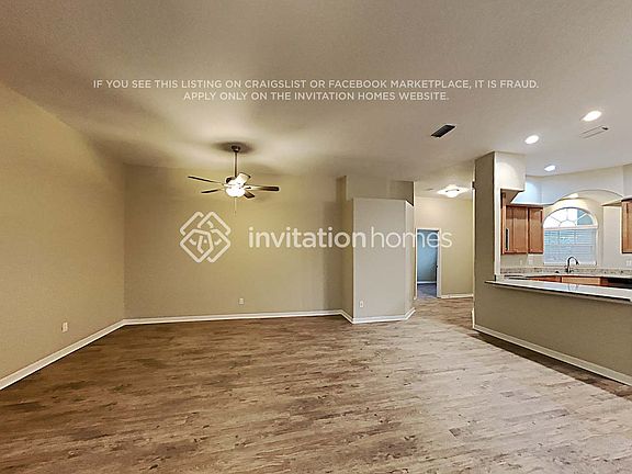 5th image of 805 Suntree Woods Dr