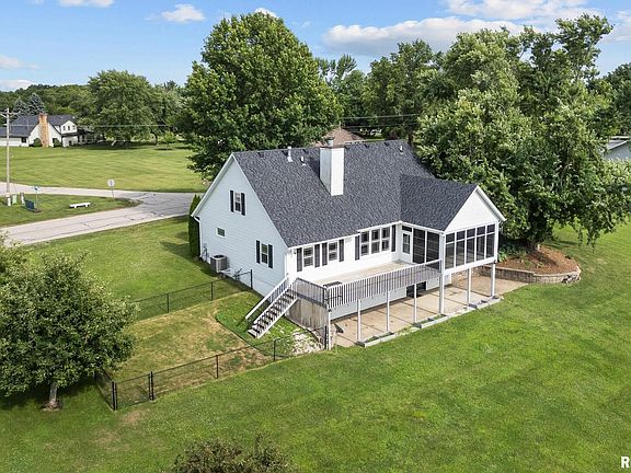 4th image of 1131 Lakeview Dr