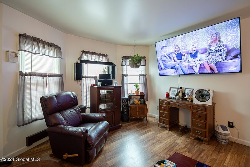 3rd image of 1723 Union Street