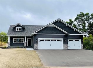1150 Plum Creek Dr, Eau Claire, WI 54703