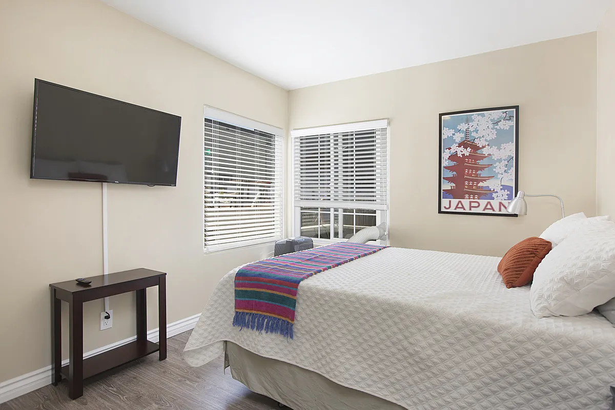 Whiting Court - 717 — Photo 2
