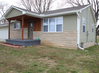 1622 S Whittle Ave, Olney, IL 62450