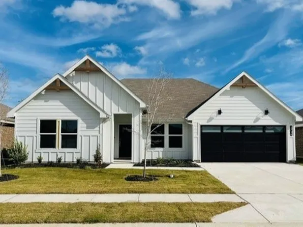 1716 Central Park Dr, Alvarado, TX 76009