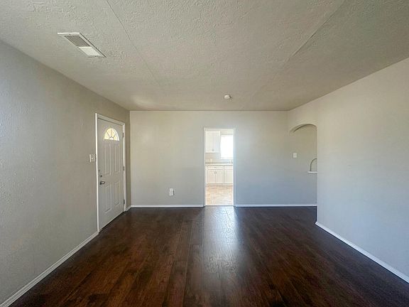 3rd image of 805 Princeton Dr SE
