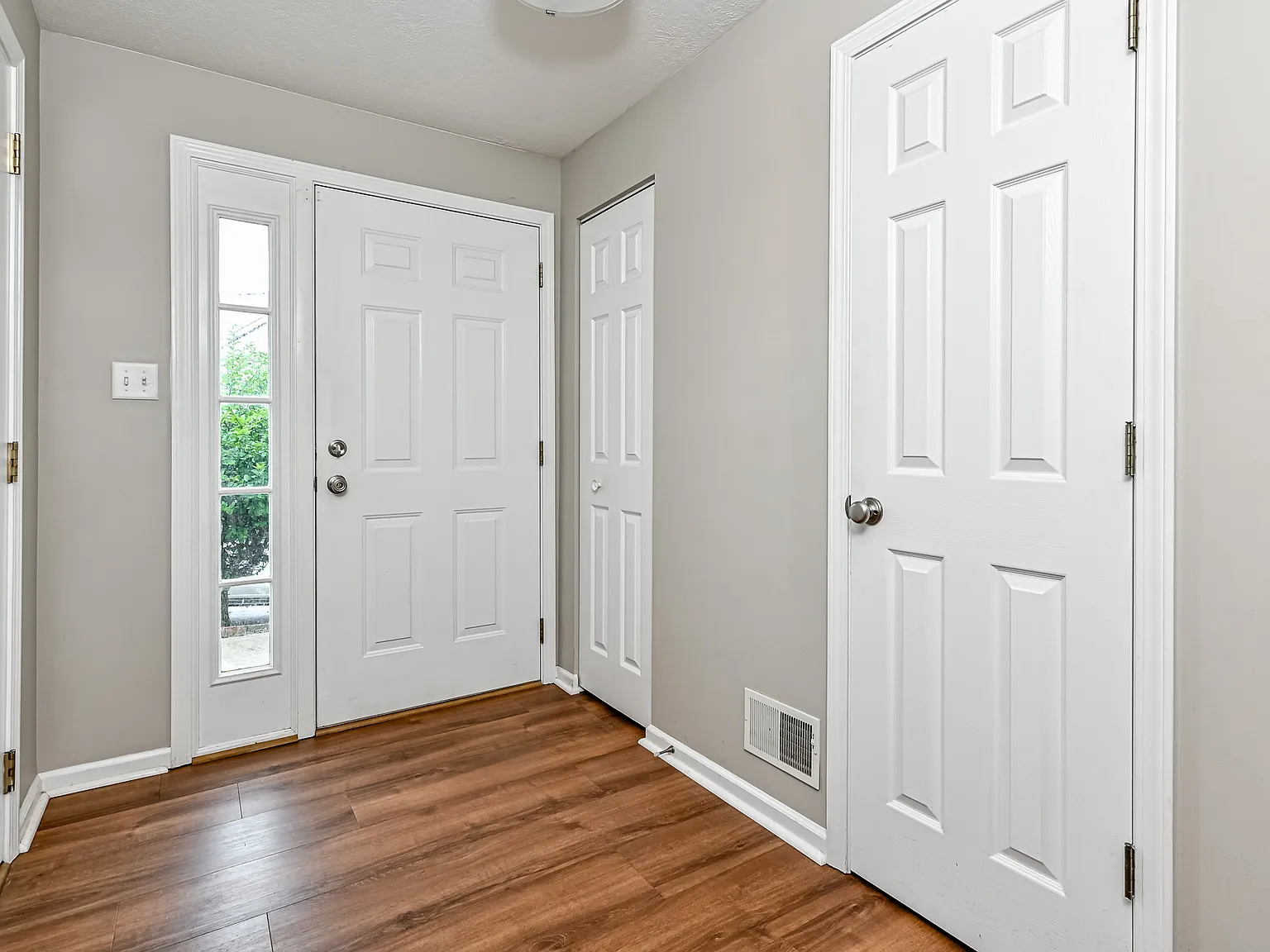 3 bed, 1780 sqft, $2,500 — Photo 2