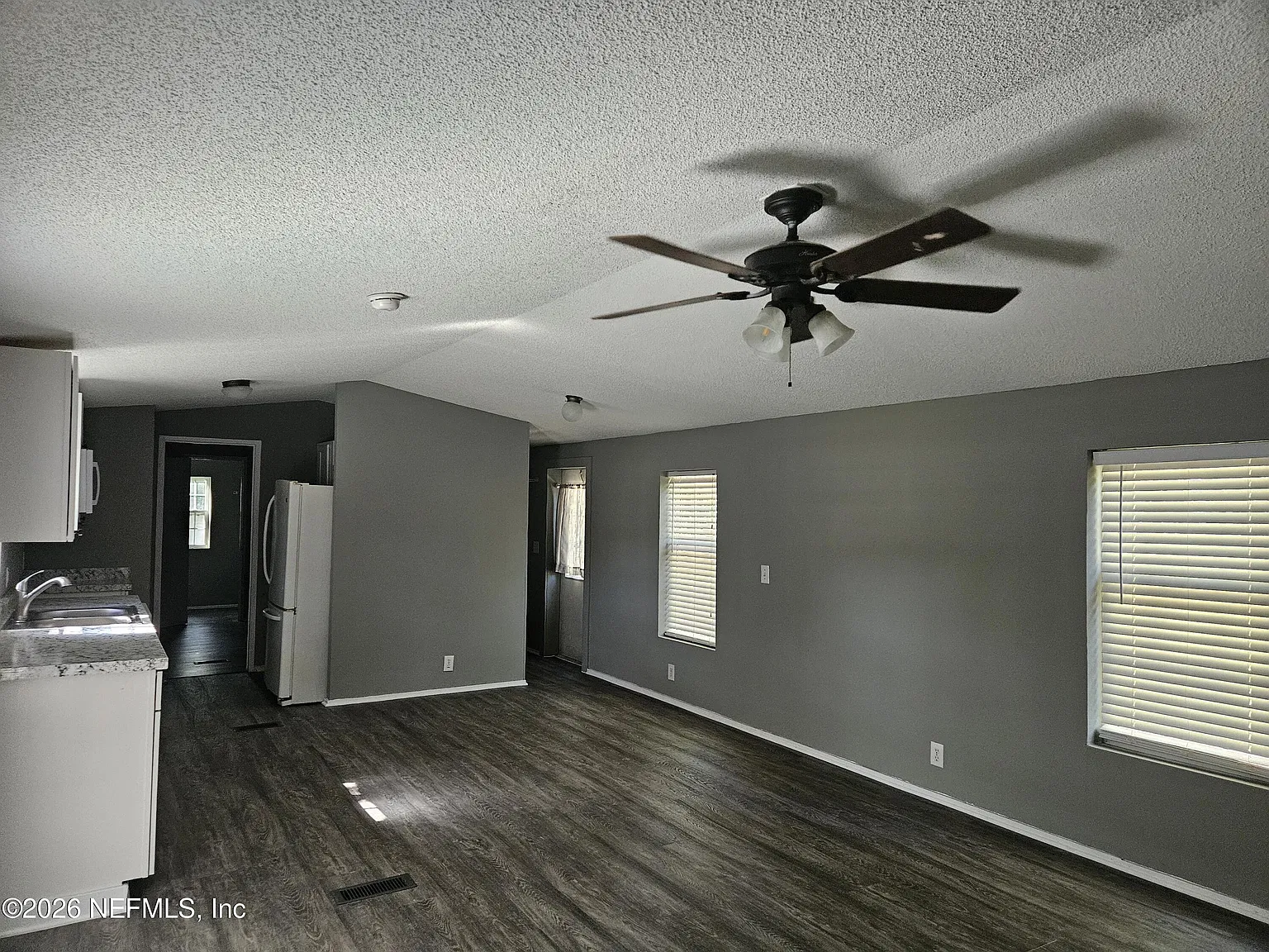 3 bed, 2.0 bath, 924 sqft, $1,650 — Photo 3