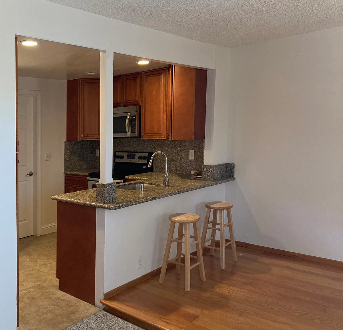 3 bed, 2.5 bath, 1402 sqft, $3,400 — Photo 3