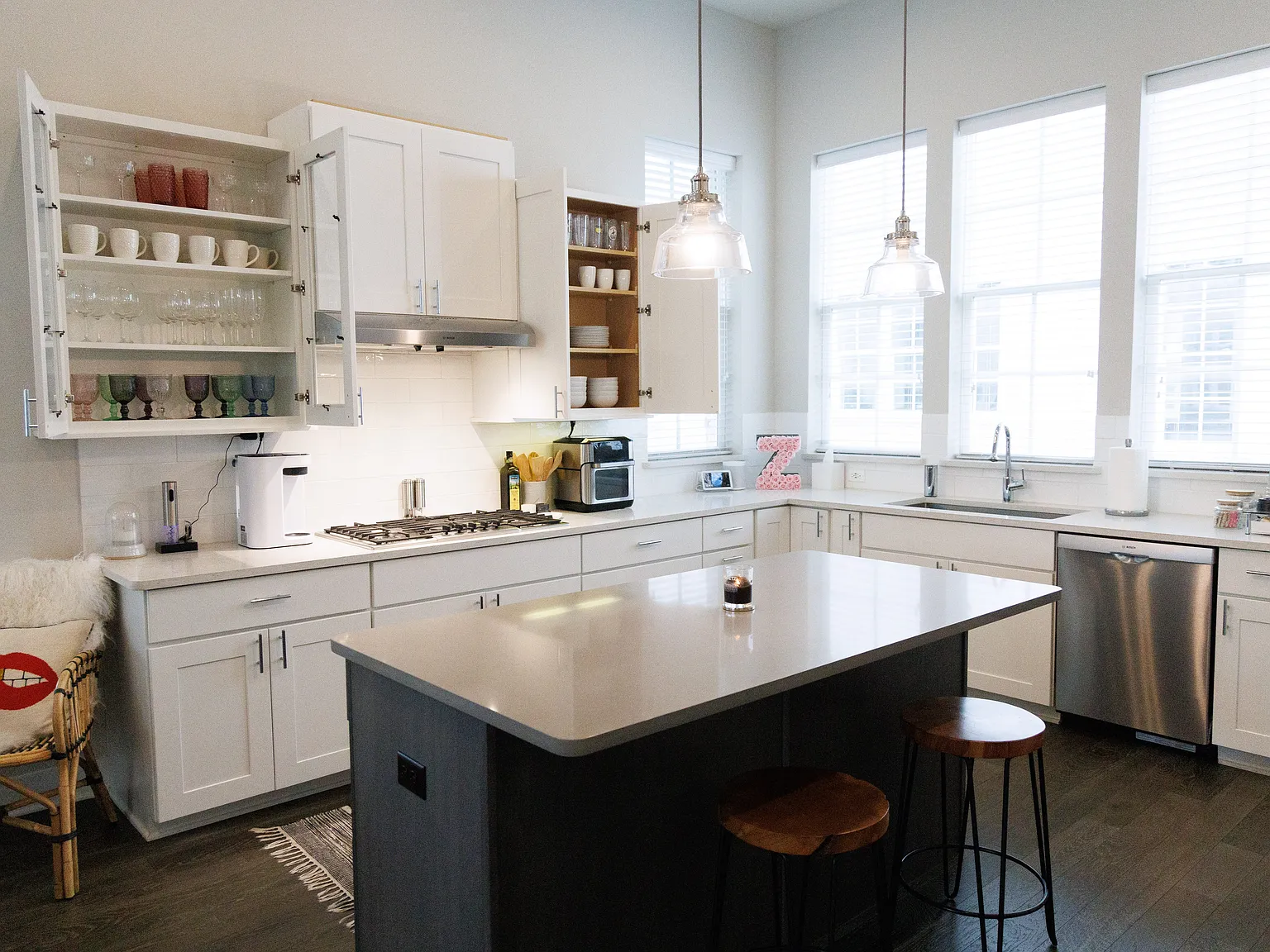 4 bed, 4.5 bath, 2537 sqft, $6,500 — Photo 4