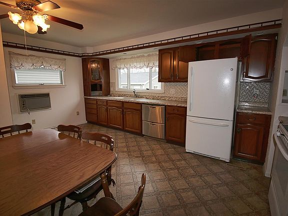 3rd image of 2206 Hammond Ave
