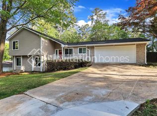 6791 E Woodridge Pl, Douglasville, GA 30135
