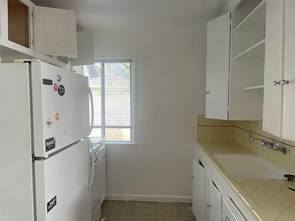 3rd image of 11 38th Pl #C