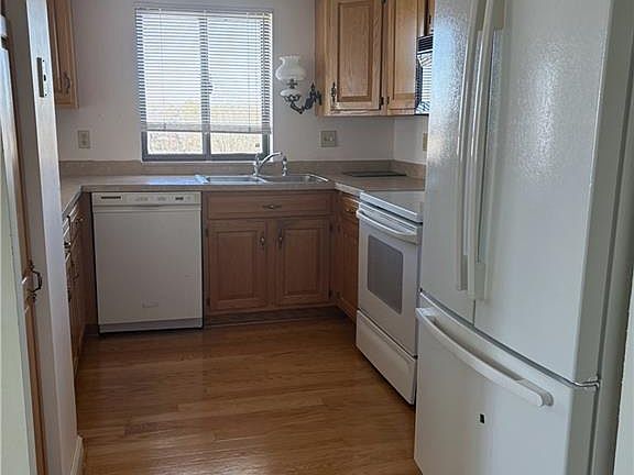 3rd image of 7501 River Rd APT 5G