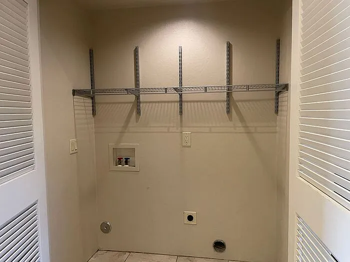 1435 W Kilburn St #2102 — Photo 12