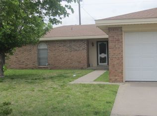 809 Kentucky Dr, Perryton, TX 79070