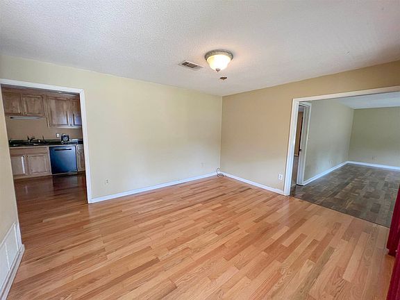 5th image of 9121 Carabella St