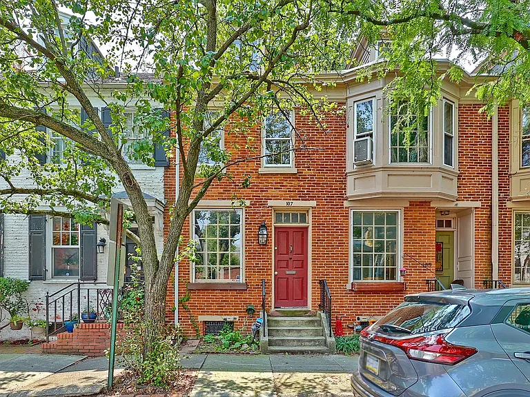 107 South St — Photo 1