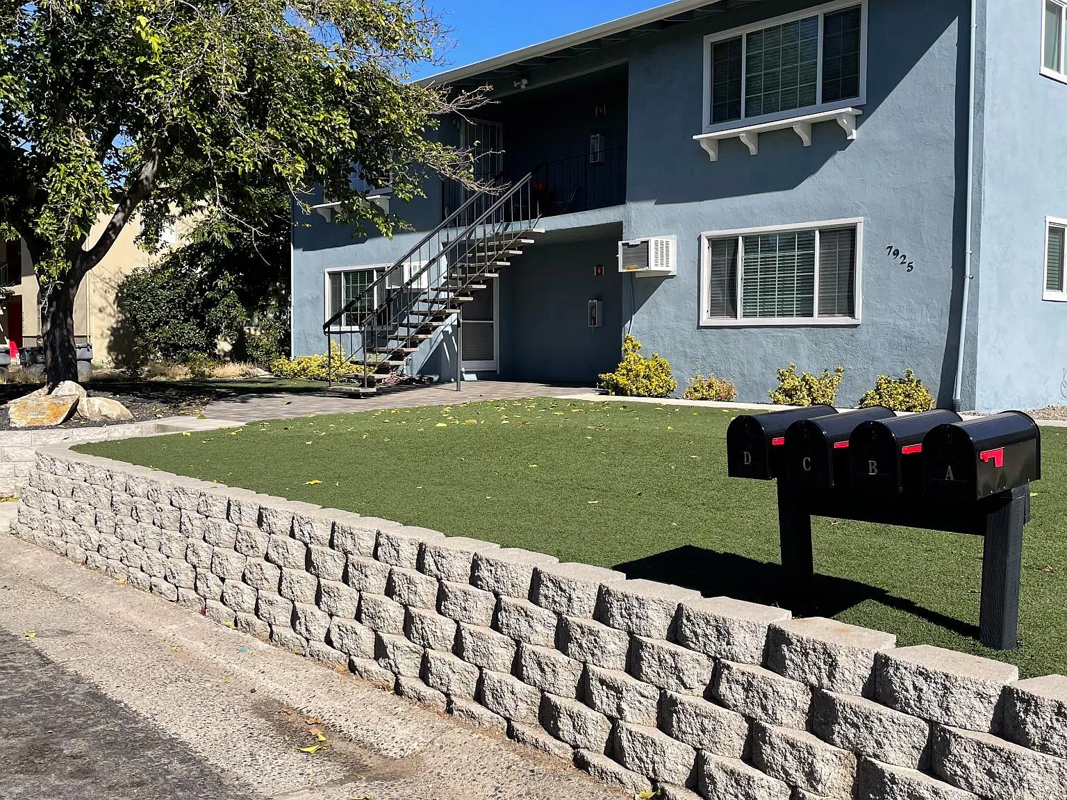 7925 Leona Way — Photo 4