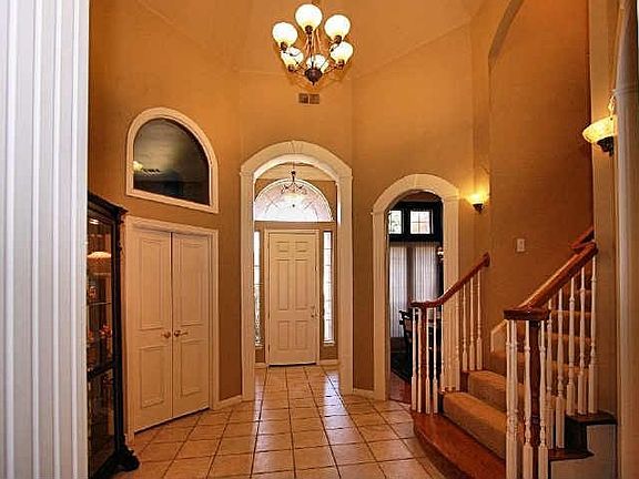 5th image of 4316 Crown Knoll Cir