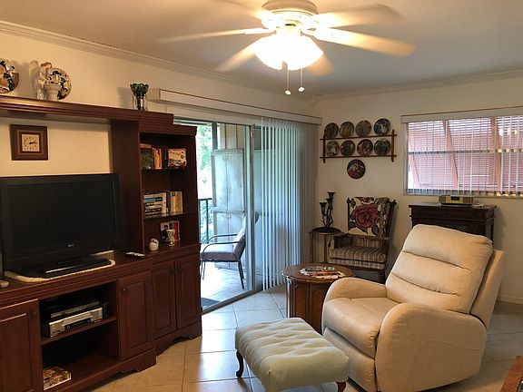 5th image of 190 Hickory Woods Ct APT 14B