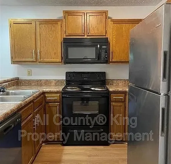 1866 Tryon Dr #8 — Photo 4