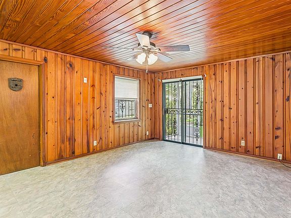 3rd image of 7621 Lodge Dr