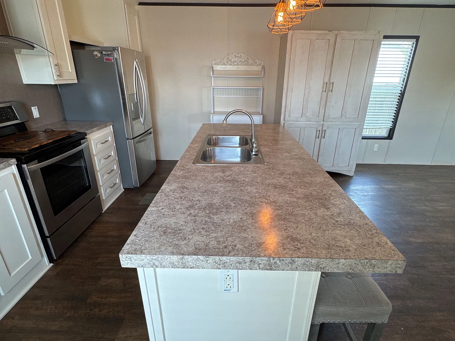 3 bed, 1152 sqft, $1,600 — Photo 3