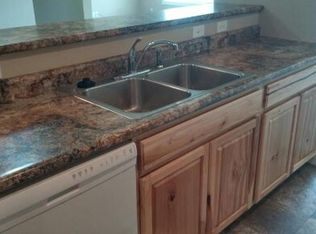 704 26th St NW, Mandan, ND 58554