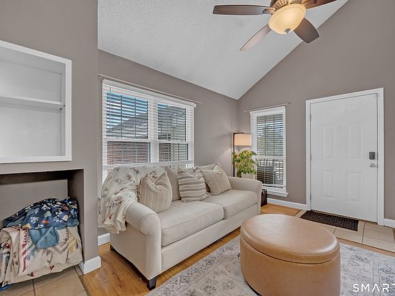 4th image of 12 Carriage Crossing Lane #12