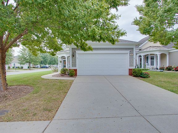 2nd image of 401 Cottonwood Dr
